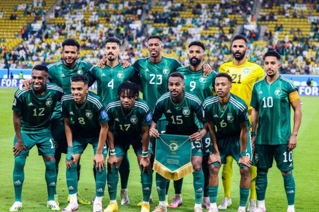 السعودية وإندونيسيا في تصفيات كأس العالم.. تعرف على القنوات الناقلة والمعلقين