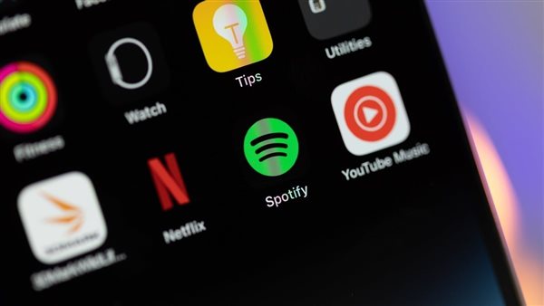 Spotify تدخل سباق الفيديو بودكاست وتنافس YouTube