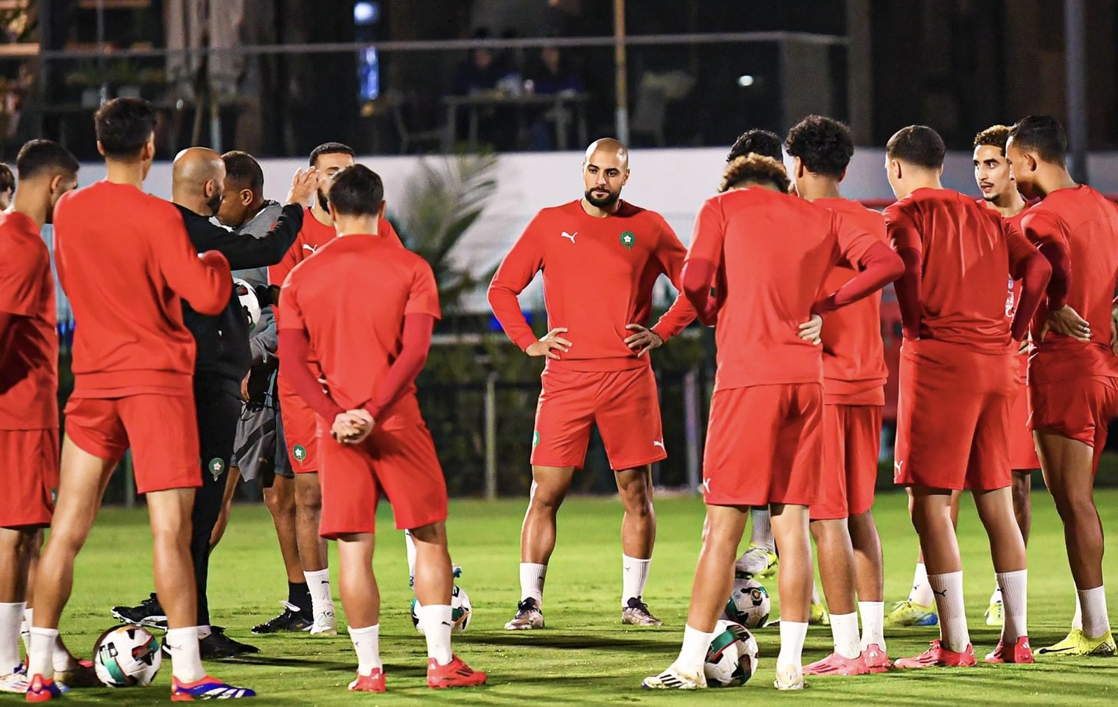 لاعب يغادر معسكر المنتخب المغربي ويعود إلى فريقه